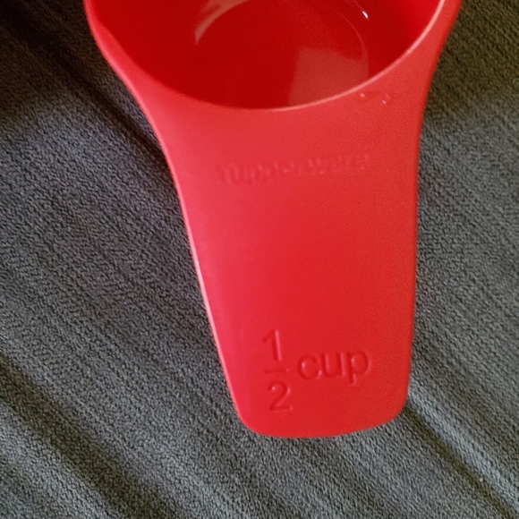 Tupperware  Four Measuring Red Cups - Picture 4 of 9